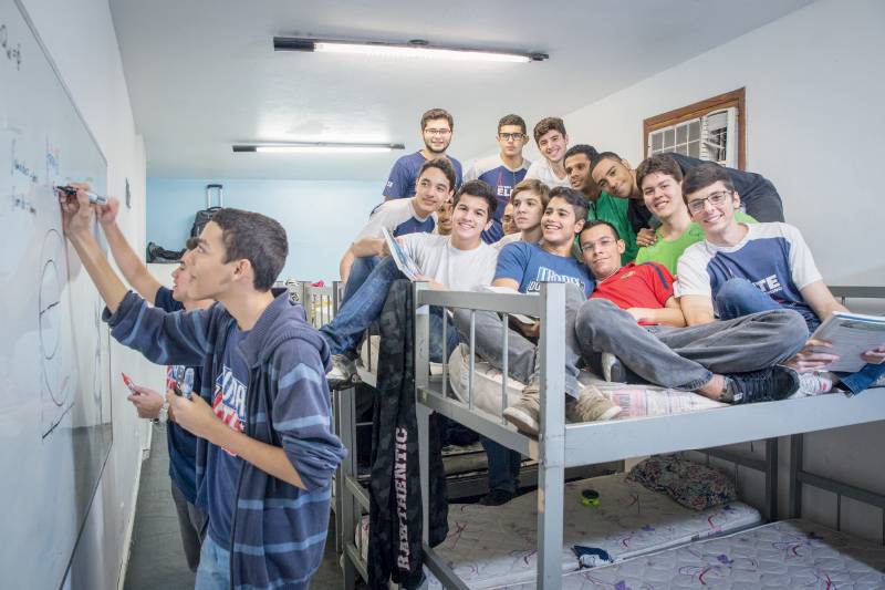 Colégios e cursos criam alojamentos para quem vai prestar vestibular