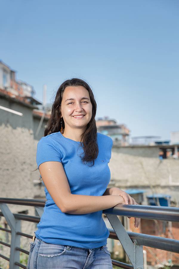 Raquel Spinelli fundou uma ONG no Morro da Providência