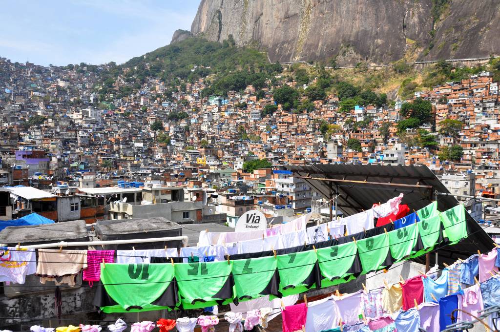 Polícia apreende mais de 2.500 celulares na Rocinha