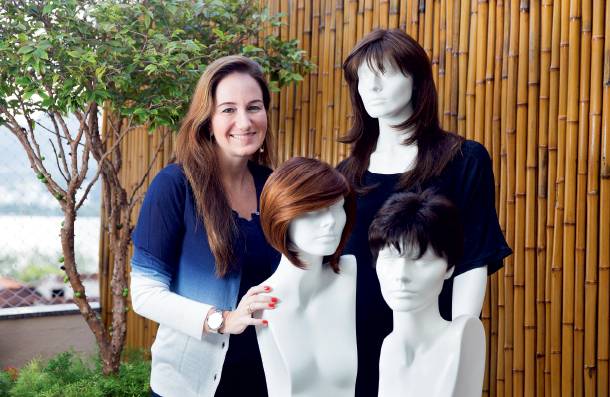 Daniela Fiszpan arrecada perucas para pacientes com câncer