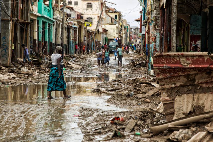 Igrejas no Rio recebem doações para vítimas do furacão no Haiti
