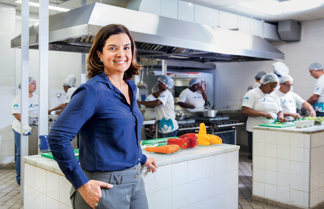 Projetos gratuitos de capacitação formam profissionais para gastronomia