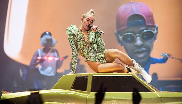 Miley Cyrus muda de estrela da Disney a ídolo pop