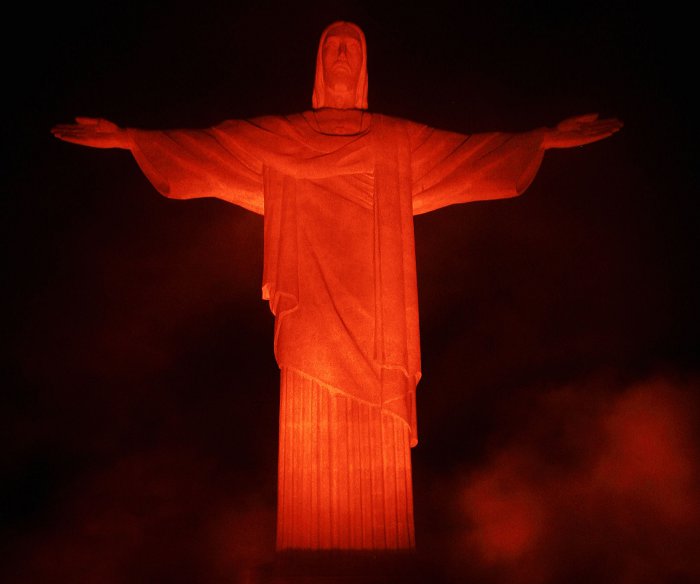 Cristo estará vermelho no domingo (14)