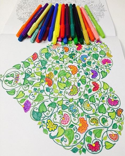 Livros de colorir para adultos viram moda