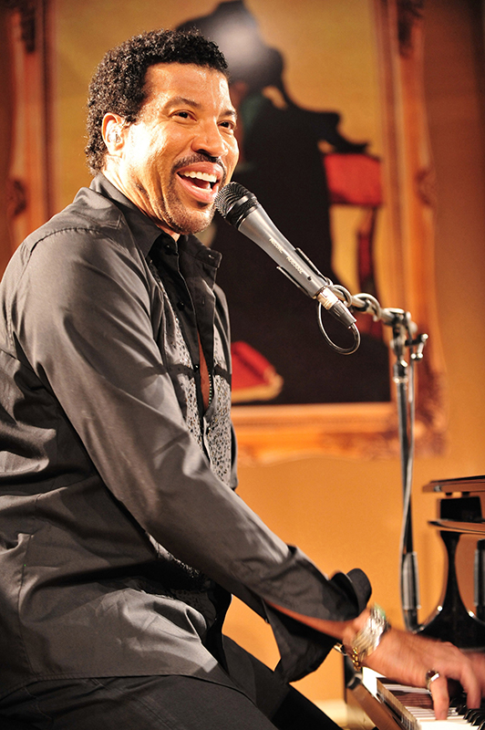 Dez perguntas para o cantor americano Lionel Richie