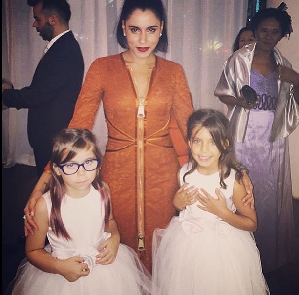 Marina Morena com as daminhas Marina Morena com as daminhas