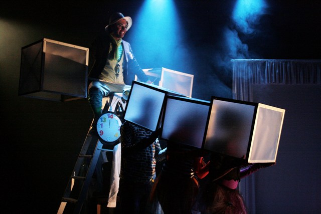 Grátis: espetáculo infantil on-line conta a vida de Santos Dumont