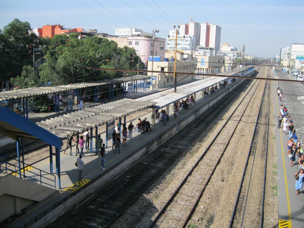 Trem que seguia para a Central sai dos trilhos em Nova Iguaçu