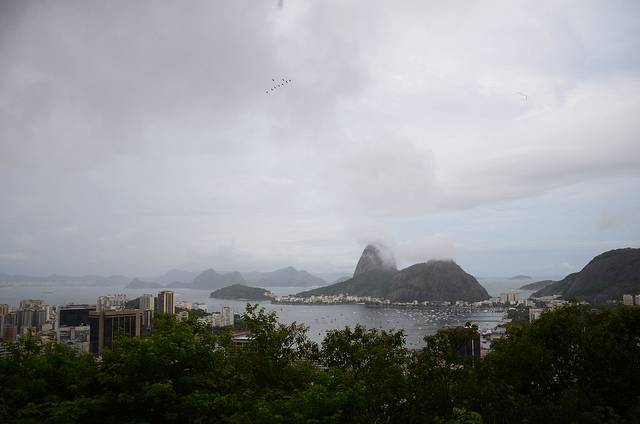 Feriado começa com tempo ruim no Rio