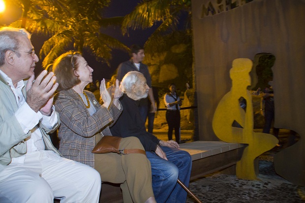 Arpoador ganha monumento em homenagem a Millôr Fernandes