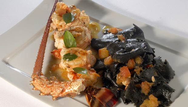 Pappardelle de Lagosta com Manjericão