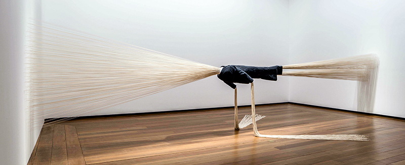 Mostra Ilusões brinca com ideia de truque e magia