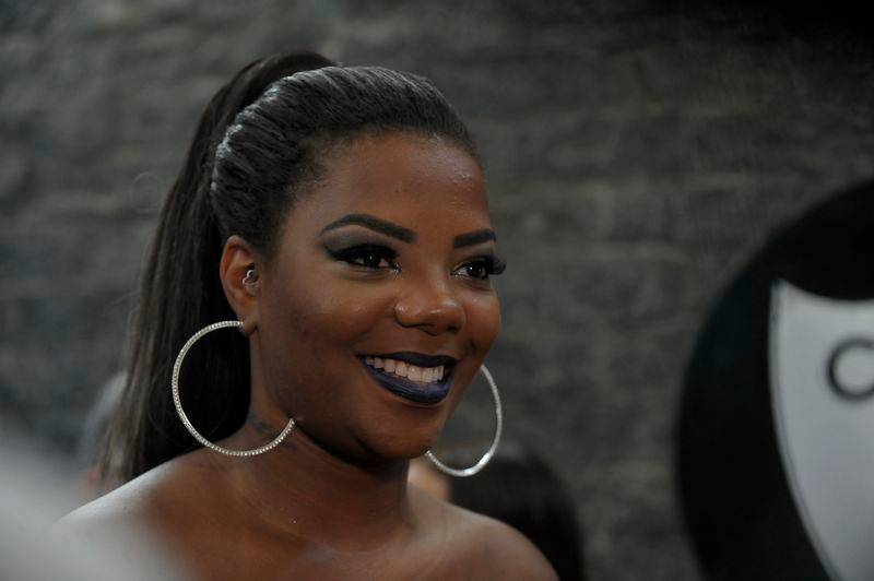 Cordão da Bola Preta coroa funkeira Ludmilla como rainha do bloco
