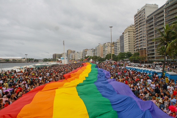 Parada LGBTI de Copacabana recorre a financiamento coletivo