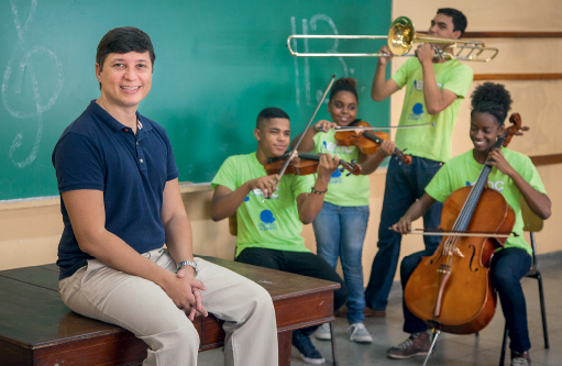 Alan Maia criou um projeto de aulas de música a jovens de baixa renda