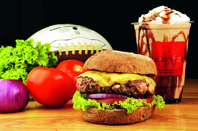 Touch down: costela com bacon no pão australiano Touch down: costela com bacon no pão australiano