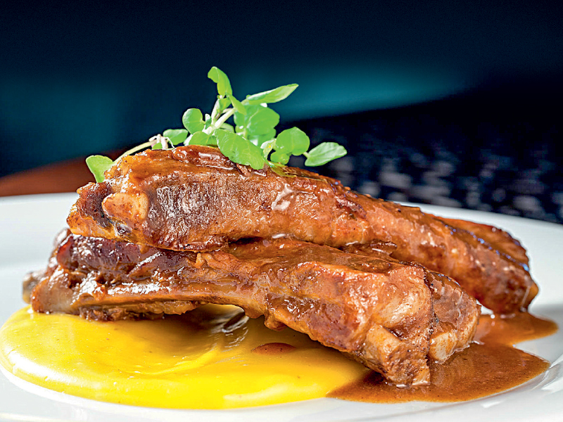 Porquinho de leite, tabule de cuscuz e repolho-roxo: R$ 49,00 Porquinho de leite, tabule de cuscuz e repolho-roxo: R$ 49,00