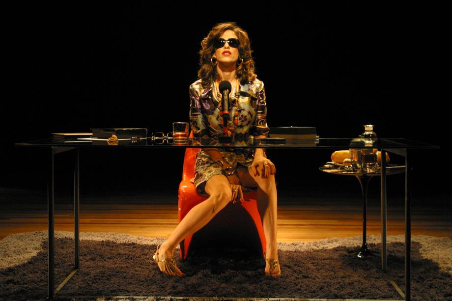 Fernanda Torres em A Casa dos Budas Ditosos: transposição para os palcos do livro de João Ubaldo Ribeiro Fernanda Torres em A Casa dos Budas Ditosos: transposição para os palcos do livro de João Ubaldo Ribeiro