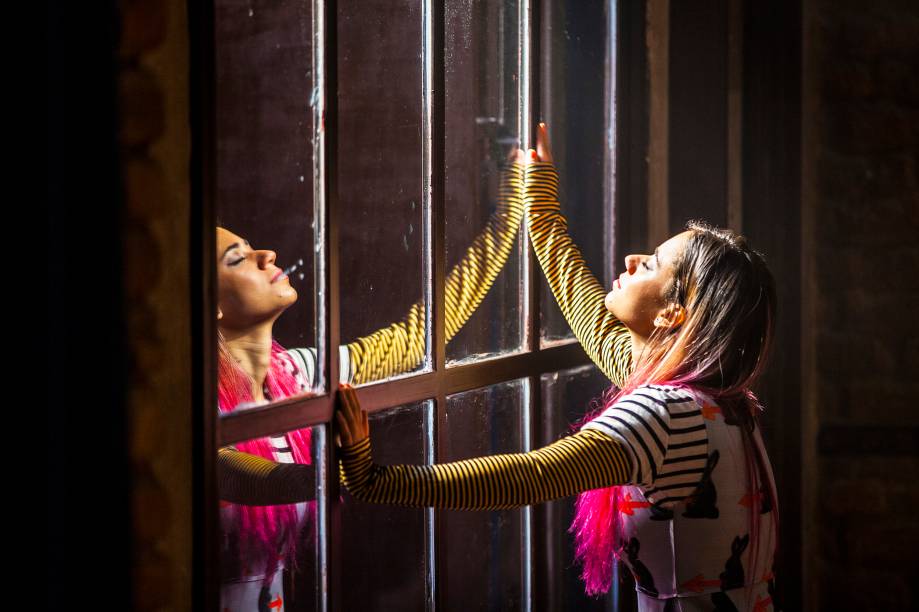 Andressa Lameu: no novo trabalho da Armazém Companhia de Teatro Andressa Lameu: no novo trabalho da Armazém Companhia de Teatro