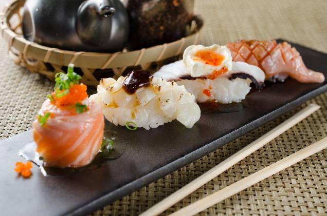 Sushis variados Sushis variados