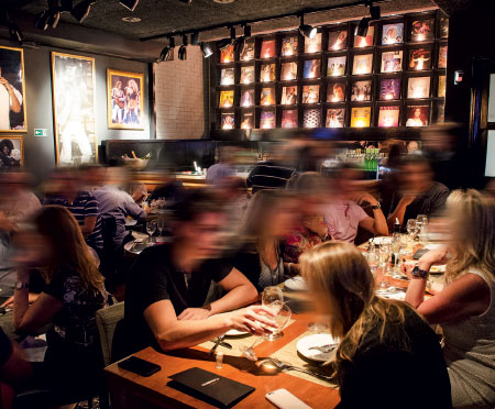 Parte do salão do Flashback: decoração musical Parte do salão do Flashback: decoração musical