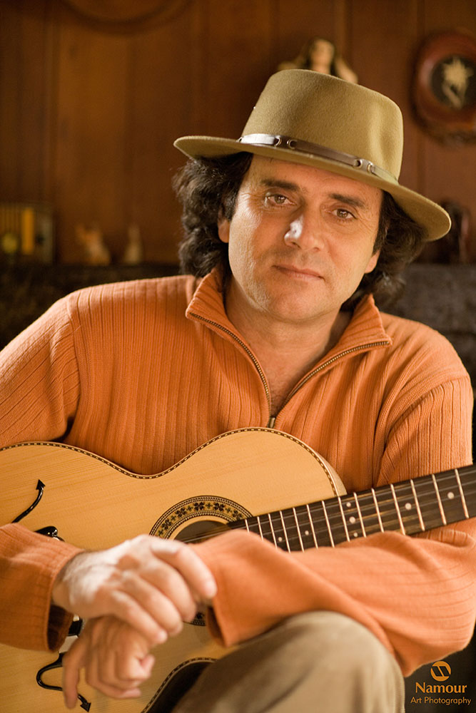 Almir Sater se apresenta no Teatro Bradesco