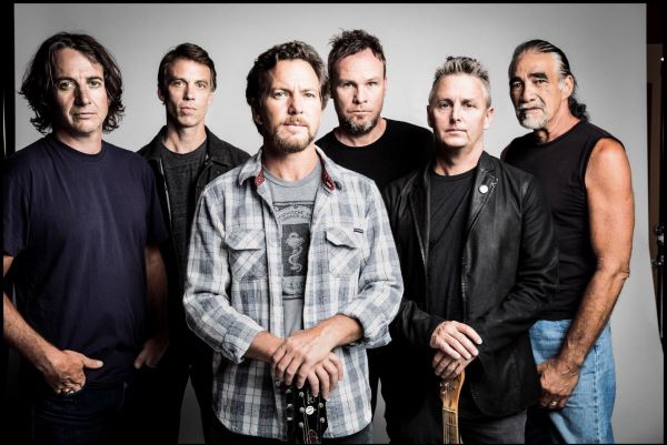 Pearl Jam e outras atrações do Lollapalooza fazem escala no Rio