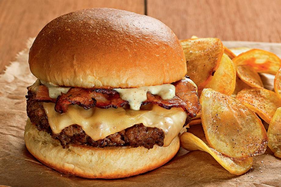 Indie burger, ladeado por chips de batata-doce: R$ 29,90 no total