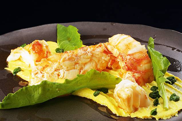 Cavaquinha com purê de açafrão: atração do menu do Paris Gastrô Cavaquinha com purê de açafrão: atração do menu do Paris Gastrô