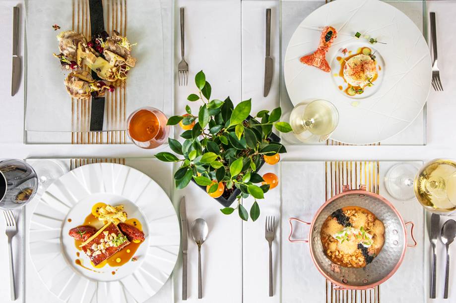 Destaques do cardápio, como arroz de aveiro e falso ravióli de joelho de porco Destaques do cardápio, como arroz de aveiro e falso ravióli de joelho de porco