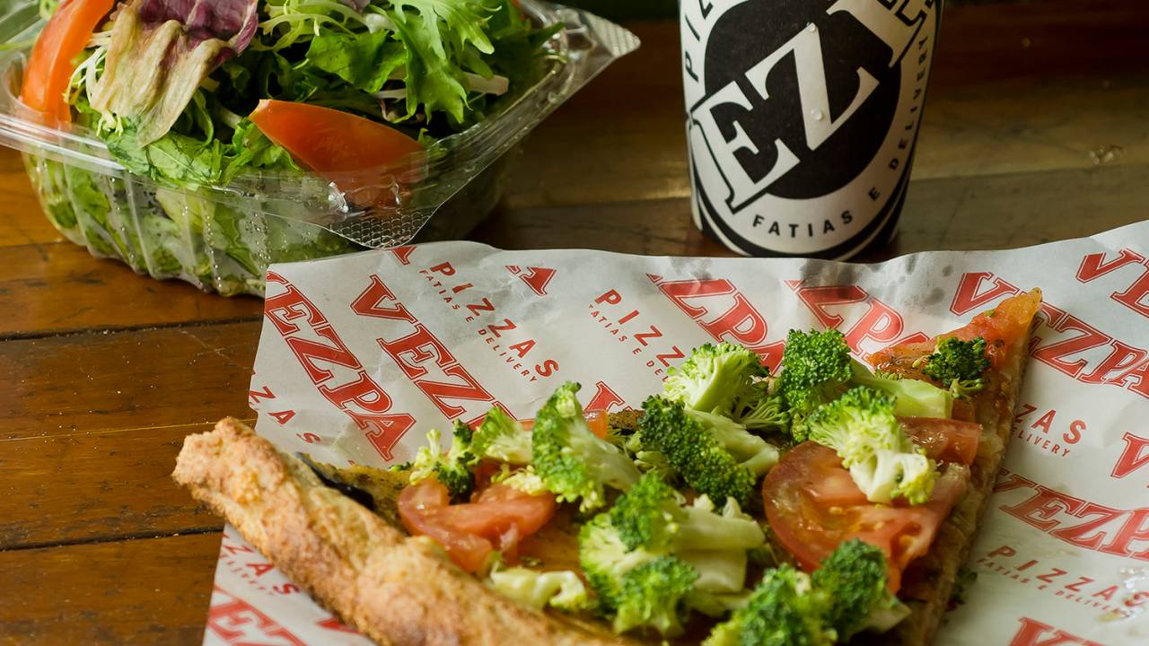 vezpa-pizzas_combo-com-salada_baixa_credito-sergio-pagano.jpeg