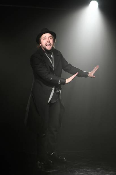 Uma Noite na Lua: monólogo com Gregorio Duvivier, em atuação de primeira linha Uma Noite na Lua: monólogo com Gregorio Duvivier, em atuação de primeira linha