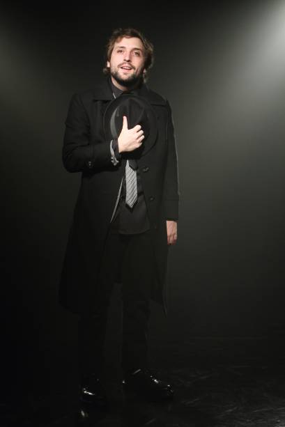 Uma Noite na Lua: monólogo com Gregorio Duvivier, em atuação de primeira linha Uma Noite na Lua: monólogo com Gregorio Duvivier, em atuação de primeira linha