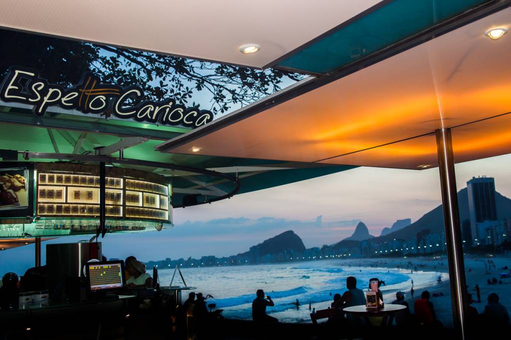 Barracas de praia ainda não se adequaram às novas regras na orla