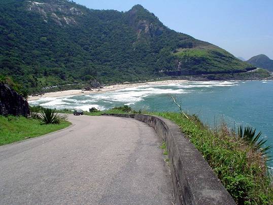 Uma das poucas praias que manteve a vegeta&ccedil;&atilde;o nativa, merecia ganhar um ponto para contempla&ccedil;&atilde;o de seu verde. O deck de 200 metros quadrados come&ccedil;ou a ser constru&iacute;do em janeiro e deve ficar pronto at&eacute; o dia 17.<br>