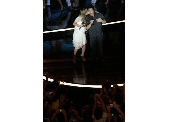 Nos anos 2000, Wando foi redescoberto pela nova geração de cantores. Na imagem de 2009, ele participa de uma apresentação ao lado da cantora Claudia Leitte no Show da Virada, exibido durante o Réveillon pela TV Globo.<br> Nos anos 2000, Wando foi redescoberto pela nova geração de cantores. Na imagem de 2009, ele participa de uma apresentação ao lado da cantora Claudia Leitte no Show da Virada, exibido durante o Réveillon pela TV Globo.<br>