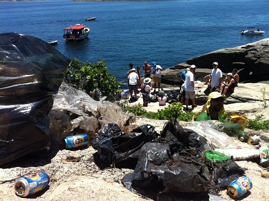 Mutirão retira 78 quilos de lixo nas Ilhas Cagarras