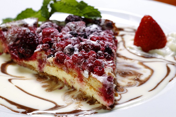 Torta de frutas vermelhas com nata