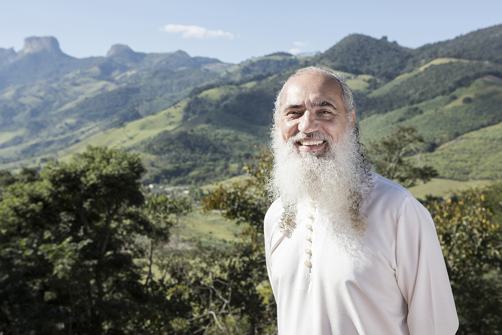Sri Prem Baba vem ao Rio na terça (6) para lançar seu livro
