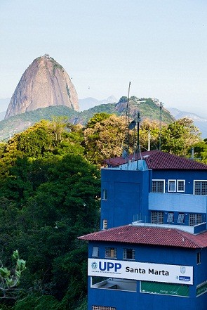 Base da UPP no morro Santa Marta, em Botafogo, é atacada