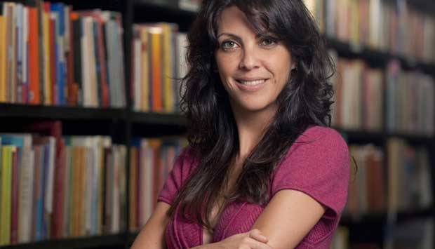 Marcelo Marmelo Martelo, de Ruth Rocha. Este foi o livro que mais me marcou a inf&acirc;ncia porque me identifiquei muito com aquele menino perguntador que queria mudar o nome de tudo. Eu era igualzinha a ele.<br>