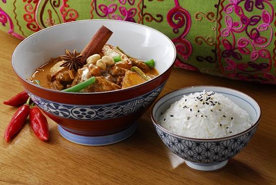 Prato t&iacute;pico, o mussaman curry &eacute; feito com fatias de fil&eacute; mignon e encontrado no restaurante Sawasdee<br>