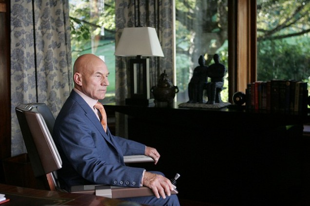Conhecido como Professor X, o personagem da s&eacute;rie de quadrinhos X-Men, da Marvel, &eacute; considerado um dos telepatas mais poderosos do universo das HQs. Muito educado e elegante, ele &eacute; mentor e fundador dos X-Men. Seu lema de vida (e na escola especial para m<br>