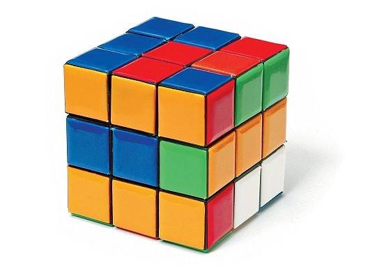Verdadeiro s&iacute;mbolo da d&eacute;cada new wave, &eacute;, na verdade um quebra-cabe&ccedil;a criado pelo h&uacute;ngaro Erno Rubik, em 1974. O objetivo beirava o imposs&iacute;vel: agrupar quadrados da mesma cor nas faces do cubo.<br>