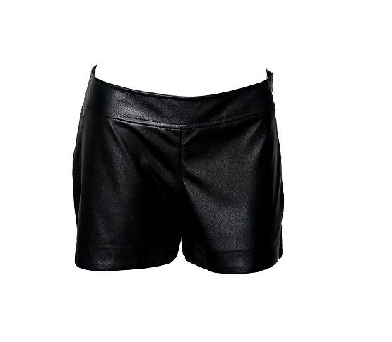 Ele saiu dos sapatos e bolsas e dominou os desfiles e as ruas do mundo todo. Blusas, cal&ccedil;as, shorts, saias e jaquetas n&atilde;o s&atilde;o mais exclusivos de um visual pesado e masculino. Agora, o tecido vem em modelagens bem femininas - Patricia Barretto, estilista d<br>