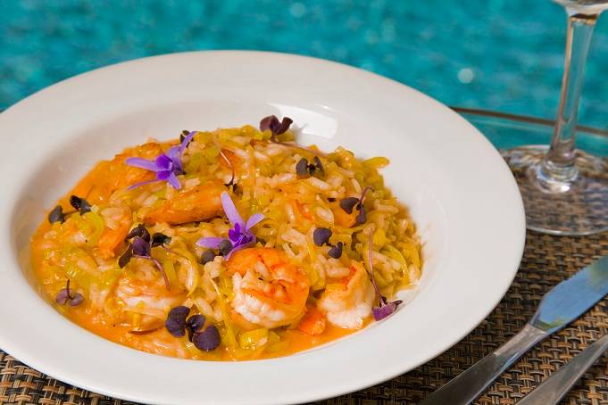 Risoto de camar&atilde;o com alho por&oacute; est&aacute; entre as op&ccedil;&otilde;es de prato principal da casa<br>