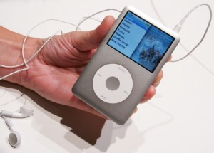 Do modelo Shuffle ao Touch, o reprodutor de música lançado em 2001 é sucesso absoluto.<br> Do modelo Shuffle ao Touch, o reprodutor de música lançado em 2001 é sucesso absoluto.<br>