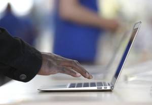 Extremamente fino e leve, o notebook teve a primeira vers&atilde;o lan&ccedil;ada em 2008<br>