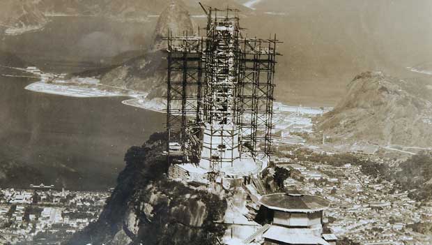 A base da estátua de Cristo